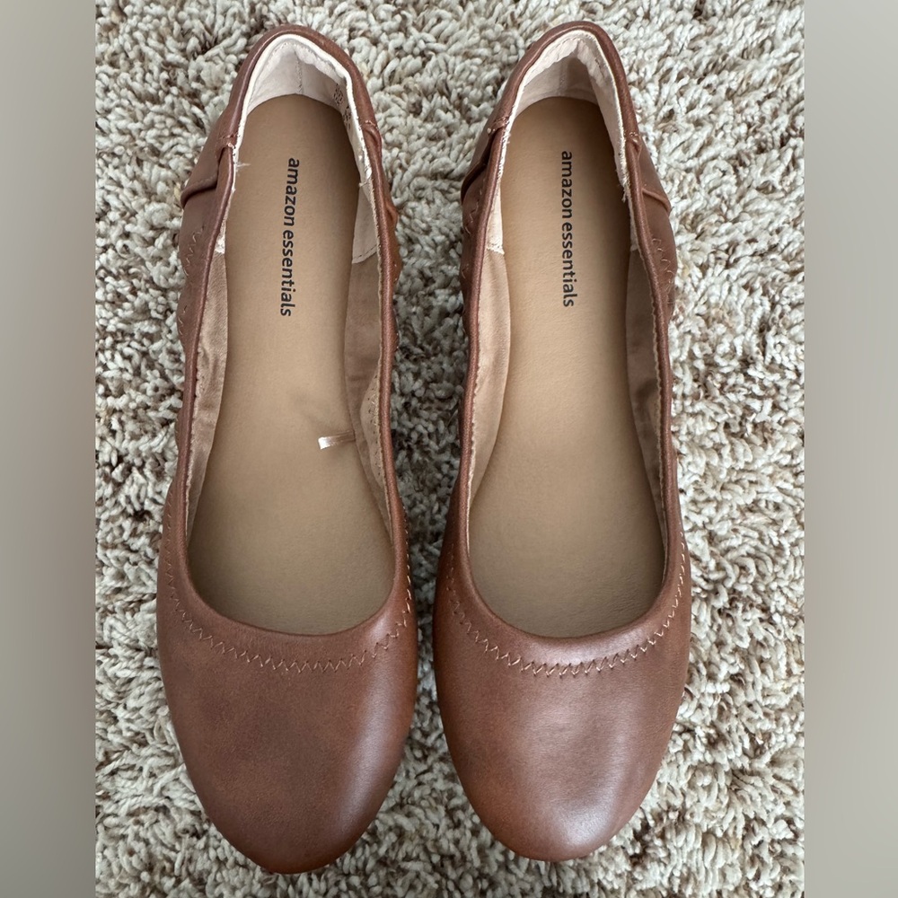 Amazon Essentials Women's Tan Slip-On Ballet Flats